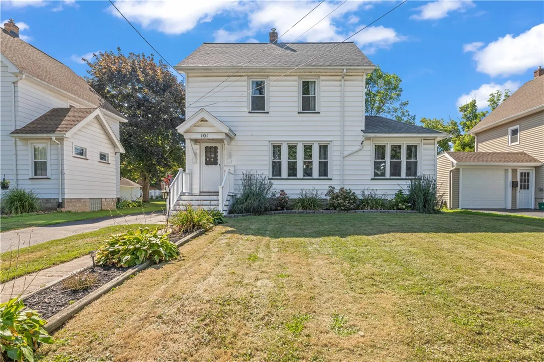 101 Walnut Park, Irondequoit, New York 14622, Irondequoit, New York 14622, 3 Bedrooms Bedrooms, 6 Rooms Rooms,1 BathroomBathrooms,Residential,For Sale,101 Walnut Park, Irondequoit, New York 14622,R1633070
