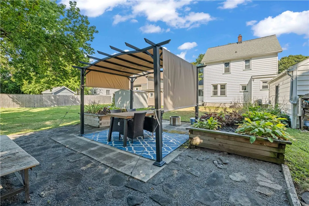 101 Walnut Park, Irondequoit, New York 14622, Irondequoit, New York 14622, 3 Bedrooms Bedrooms, 6 Rooms Rooms,1 BathroomBathrooms,Residential,For Sale,101 Walnut Park, Irondequoit, New York 14622,R1633070