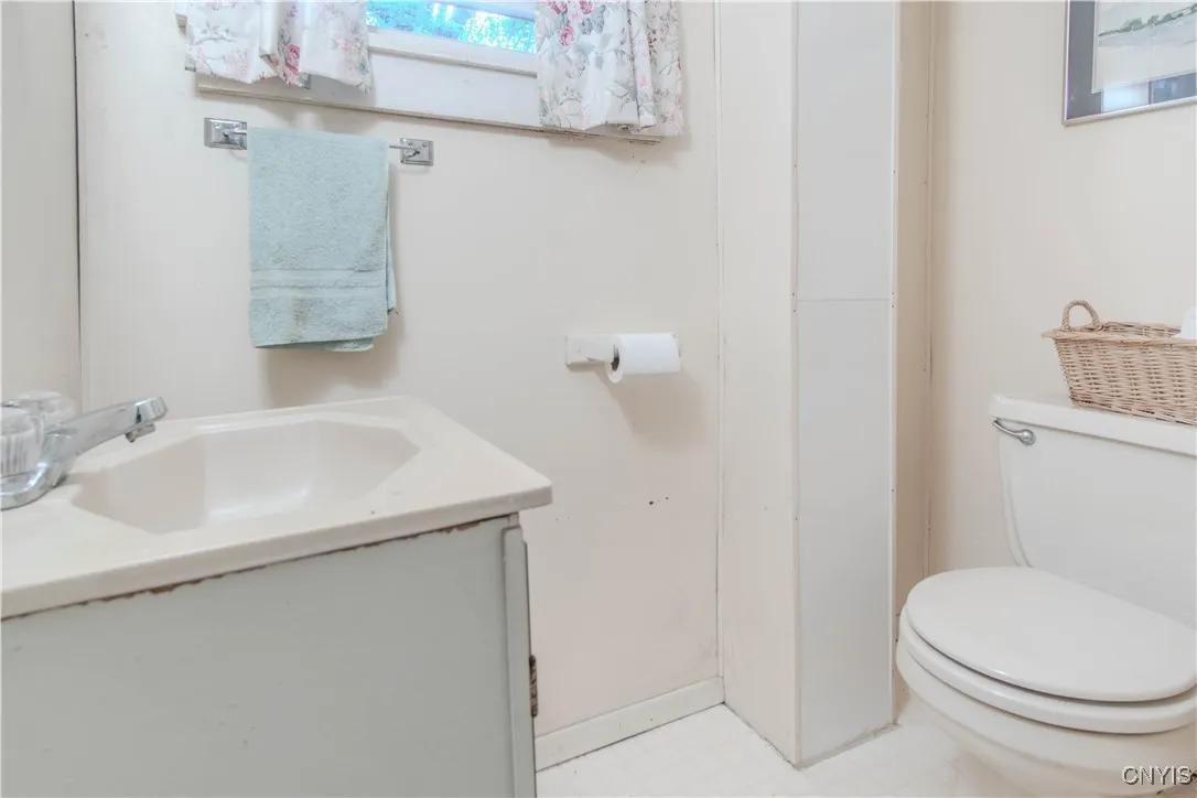 1/2 Bath 1st Floor