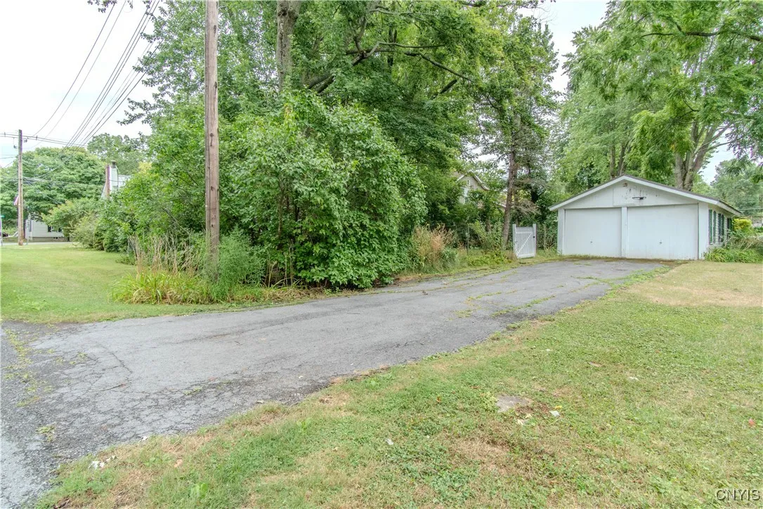 Detached Garage