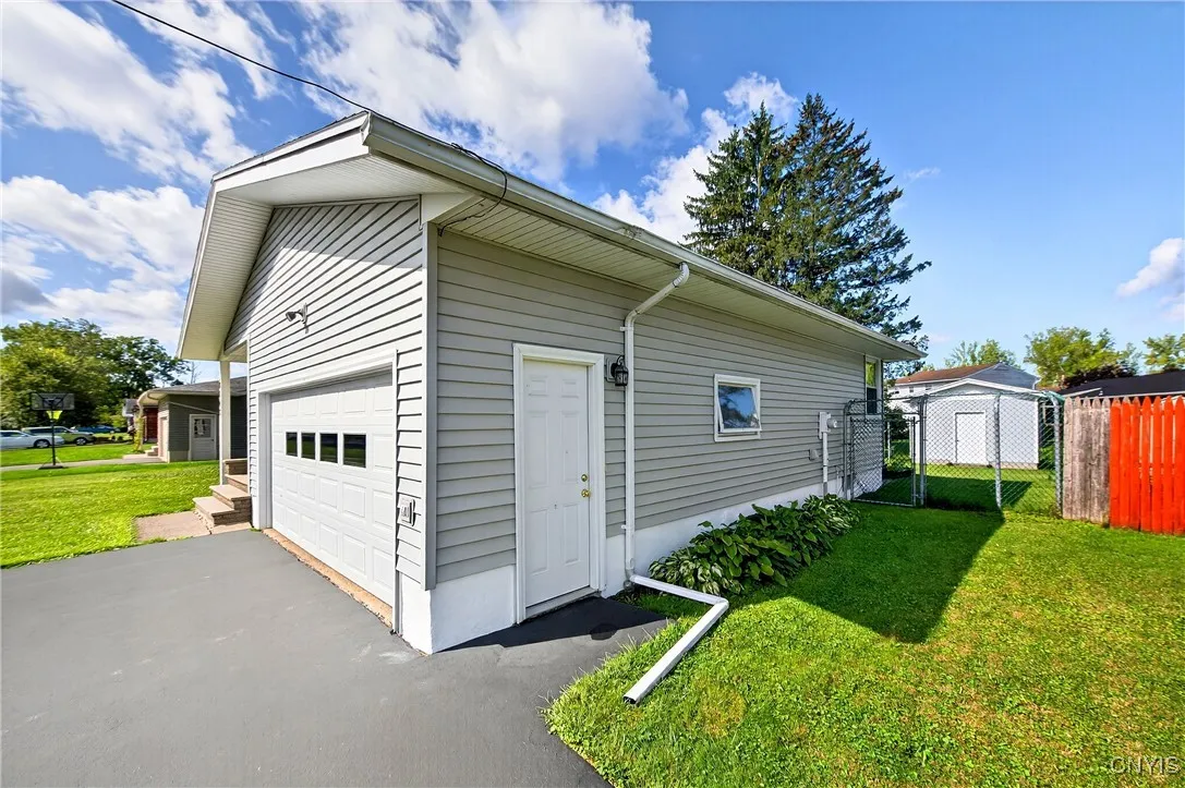 8147 Brookwood Drive, Cicero, New York 13039, Cicero, New York 13039, 3 Bedrooms Bedrooms, 6 Rooms Rooms,1 BathroomBathrooms,Residential,Closed,8147 Brookwood Drive, Cicero, New York 13039,0,S1632733