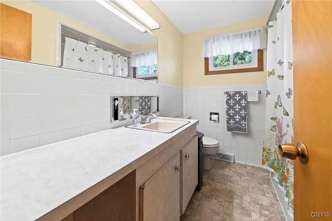 8147 Brookwood Drive, Cicero, New York 13039, Cicero, New York 13039, 3 Bedrooms Bedrooms, 6 Rooms Rooms,1 BathroomBathrooms,Residential,For Sale,8147 Brookwood Drive, Cicero, New York 13039,0,S1632733