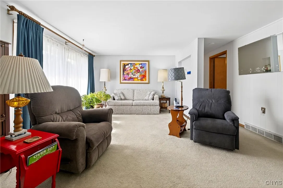 8147 Brookwood Drive, Cicero, New York 13039, Cicero, New York 13039, 3 Bedrooms Bedrooms, 6 Rooms Rooms,1 BathroomBathrooms,Residential,Closed,8147 Brookwood Drive, Cicero, New York 13039,0,S1632733