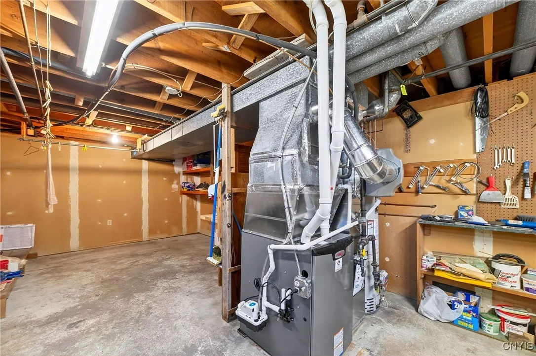 8147 Brookwood Drive, Cicero, New York 13039, Cicero, New York 13039, 3 Bedrooms Bedrooms, 6 Rooms Rooms,1 BathroomBathrooms,Residential,Closed,8147 Brookwood Drive, Cicero, New York 13039,0,S1632733
