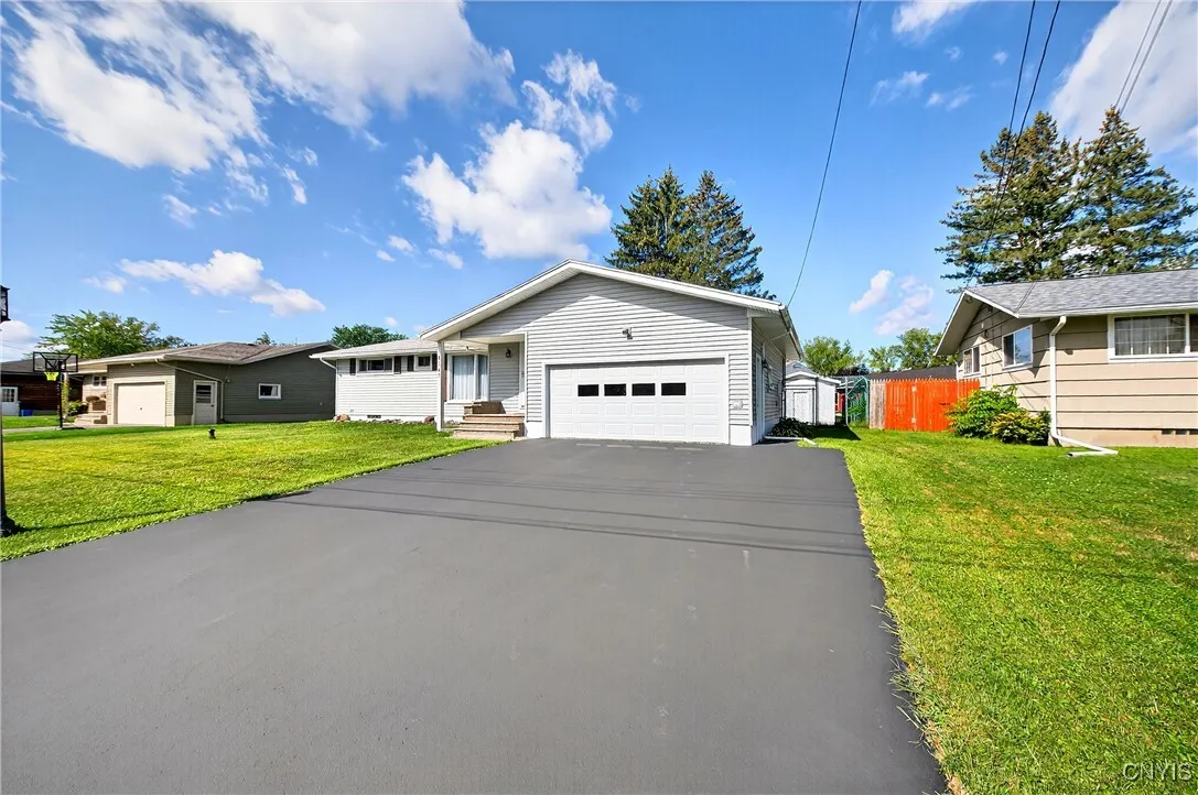 8147 Brookwood Drive, Cicero, New York 13039, Cicero, New York 13039, 3 Bedrooms Bedrooms, 6 Rooms Rooms,1 BathroomBathrooms,Residential,For Sale,8147 Brookwood Drive, Cicero, New York 13039,0,S1632733