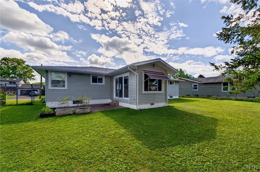 8147 Brookwood Drive, Cicero, New York 13039, Cicero, New York 13039, 3 Bedrooms Bedrooms, 6 Rooms Rooms,1 BathroomBathrooms,Residential,For Sale,8147 Brookwood Drive, Cicero, New York 13039,0,S1632733