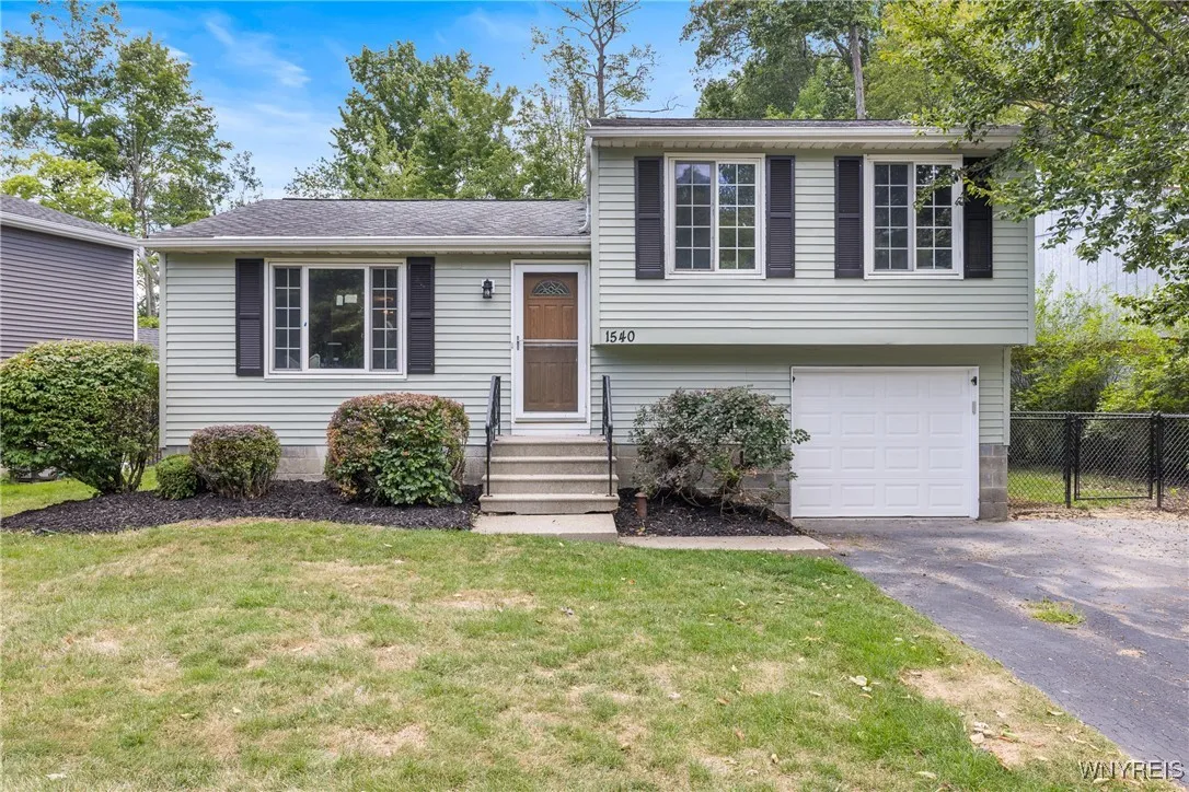 1540 Sundance, Hamburg, New York 14085, Hamburg, New York 14085, 3 Bedrooms Bedrooms, 6 Rooms Rooms,1 BathroomBathrooms,Residential,Closed,1540 Sundance, Hamburg, New York 14085,0,B1632449