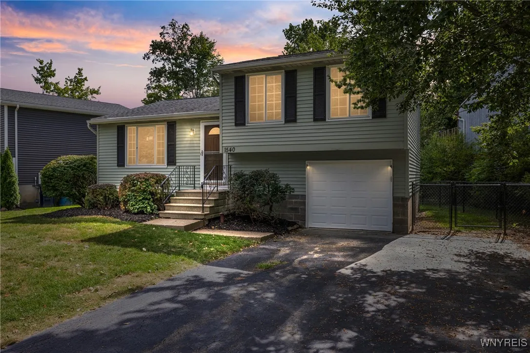1540 Sundance, Hamburg, New York 14085, Hamburg, New York 14085, 3 Bedrooms Bedrooms, 6 Rooms Rooms,1 BathroomBathrooms,Residential,For Sale,1540 Sundance, Hamburg, New York 14085,B1632449