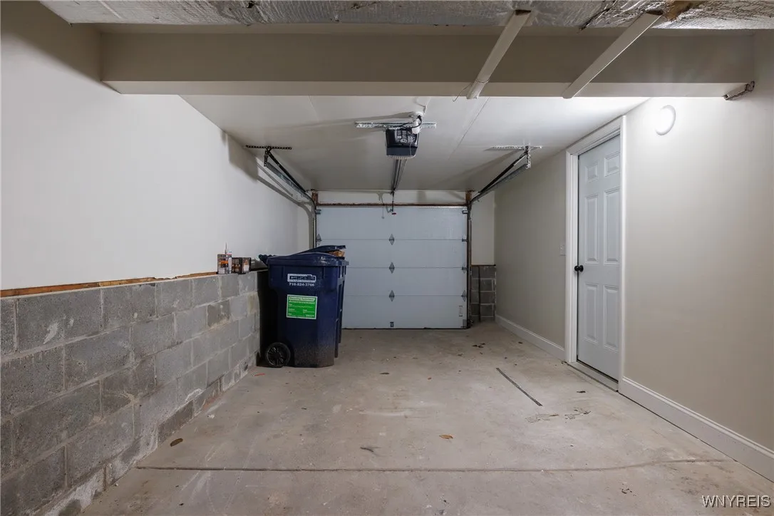 1540 Sundance, Hamburg, New York 14085, Hamburg, New York 14085, 3 Bedrooms Bedrooms, 6 Rooms Rooms,1 BathroomBathrooms,Residential,For Sale,1540 Sundance, Hamburg, New York 14085,B1632449