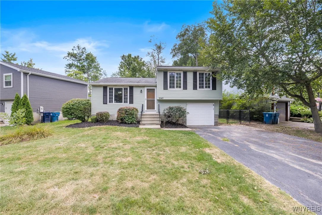 1540 Sundance, Hamburg, New York 14085, Hamburg, New York 14085, 3 Bedrooms Bedrooms, 6 Rooms Rooms,1 BathroomBathrooms,Residential,For Sale,1540 Sundance, Hamburg, New York 14085,B1632449