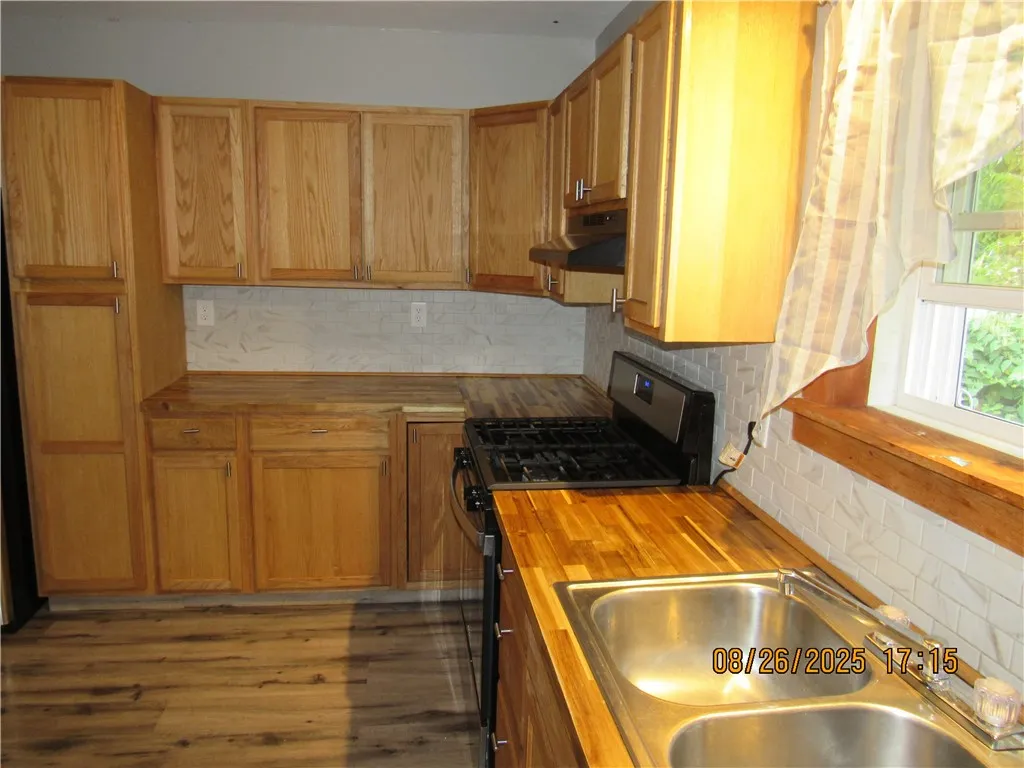 166 Water Street, Lyons, New York 14489, Lyons, New York 14489, 3 Bedrooms Bedrooms, 7 Rooms Rooms,1 BathroomBathrooms,Residential,For Sale,166 Water Street, Lyons, New York 14489,R1633500