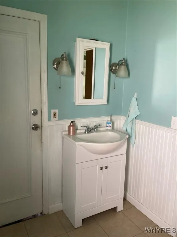 21 College Street, Buffalo, New York 14201, Buffalo, New York 14201, 3 Bedrooms Bedrooms, 6 Rooms Rooms,1 BathroomBathrooms,Residential Lease,For Rent,21 College Street, Buffalo, New York 14201,0,B1633438