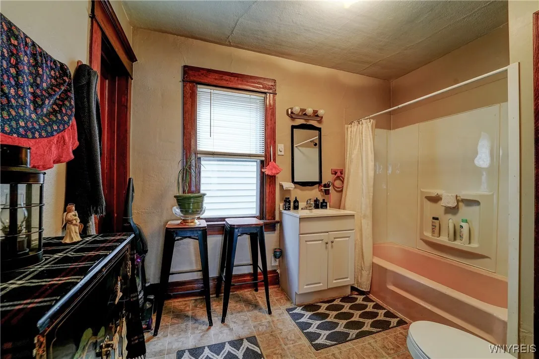 310 Center Street, Lackawanna, New York 14218, Lackawanna, New York 14218, 3 Bedrooms Bedrooms, ,2 BathroomsBathrooms,Residential,For Sale,310 Center Street, Lackawanna, New York 14218,B1633505