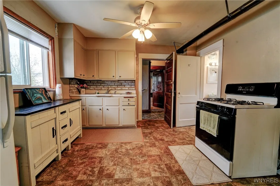 310 Center Street, Lackawanna, New York 14218, Lackawanna, New York 14218, 3 Bedrooms Bedrooms, ,2 BathroomsBathrooms,Residential,For Sale,310 Center Street, Lackawanna, New York 14218,B1633505
