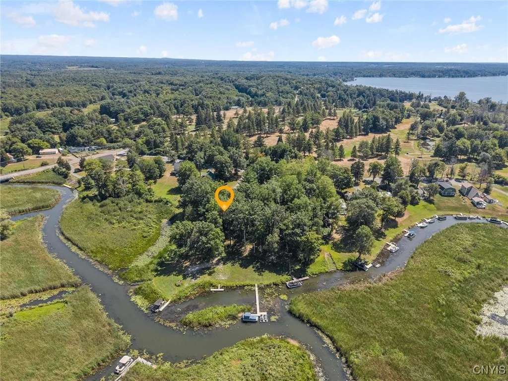 North Pond access on 1 side. A golf course on the other!