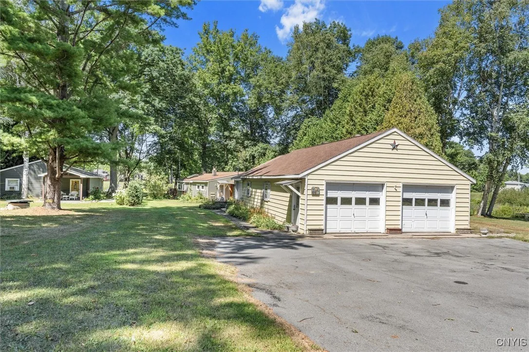 From Chipman - large driveway!