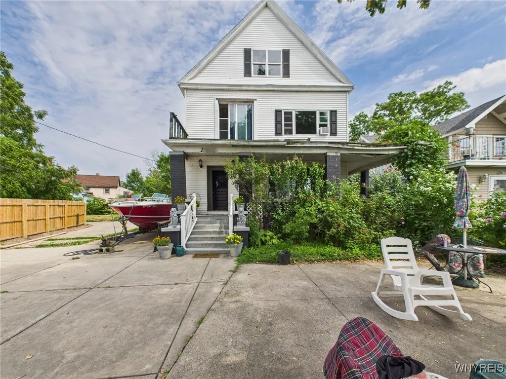 2403 Niagara Road, Wheatfield, New York 14304, Buffalo, New York 14207, 2 Bedrooms Bedrooms, 10 Rooms Rooms,1 BathroomBathrooms,Residential Lease,For Rent,2403 Niagara Road, Wheatfield, New York 14304,0,B1633686