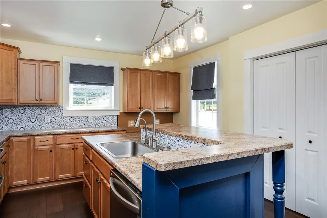 10 Corning Blvd, Corning City, New York 14830, Corning City, New York 14830, 4 Bedrooms Bedrooms, 8 Rooms Rooms,2 BathroomsBathrooms,Residential,For Sale,10 Corning Blvd, Corning City, New York 14830,0,R1631647