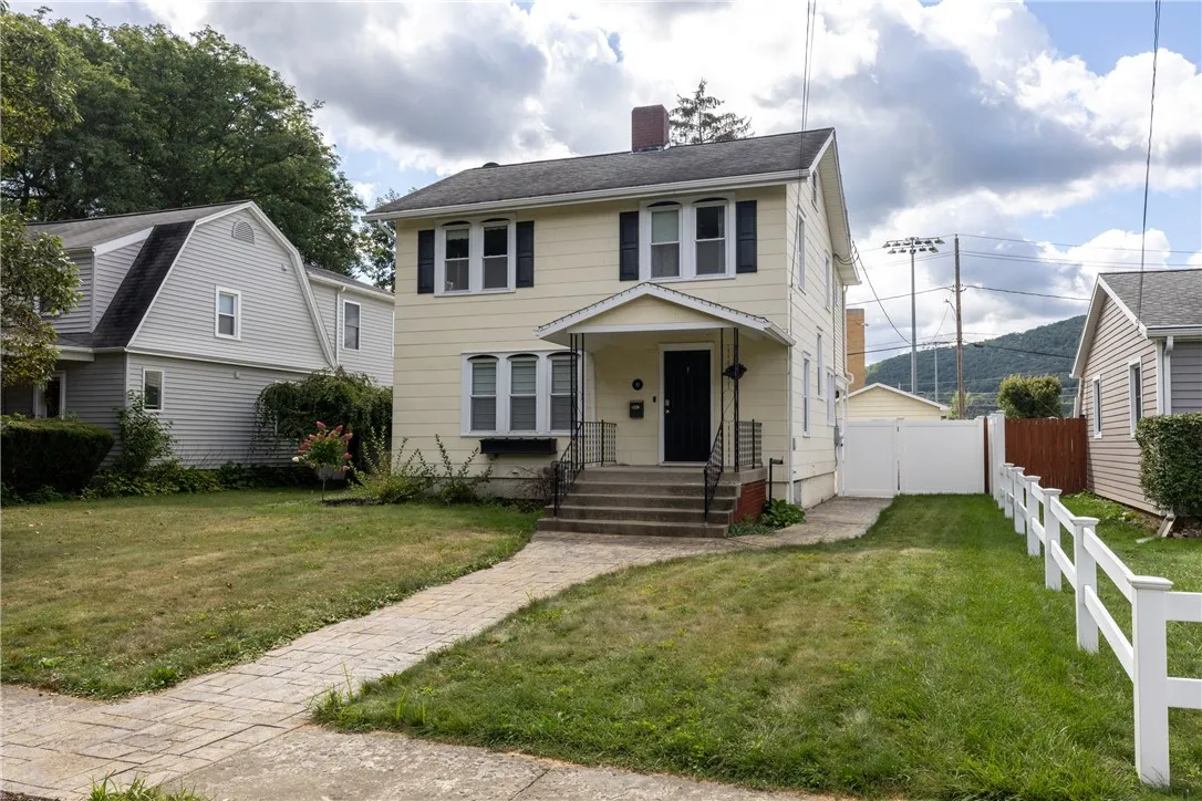 10 Corning Blvd, Corning City, New York 14830, Corning City, New York 14830, 4 Bedrooms Bedrooms, 8 Rooms Rooms,2 BathroomsBathrooms,Residential,For Sale,10 Corning Blvd, Corning City, New York 14830,0,R1631647