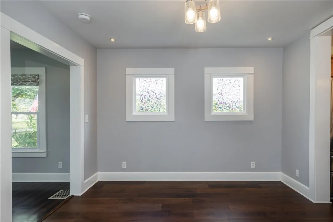 10 Corning Blvd, Corning City, New York 14830, Corning City, New York 14830, 4 Bedrooms Bedrooms, 8 Rooms Rooms,2 BathroomsBathrooms,Residential,For Sale,10 Corning Blvd, Corning City, New York 14830,0,R1631647