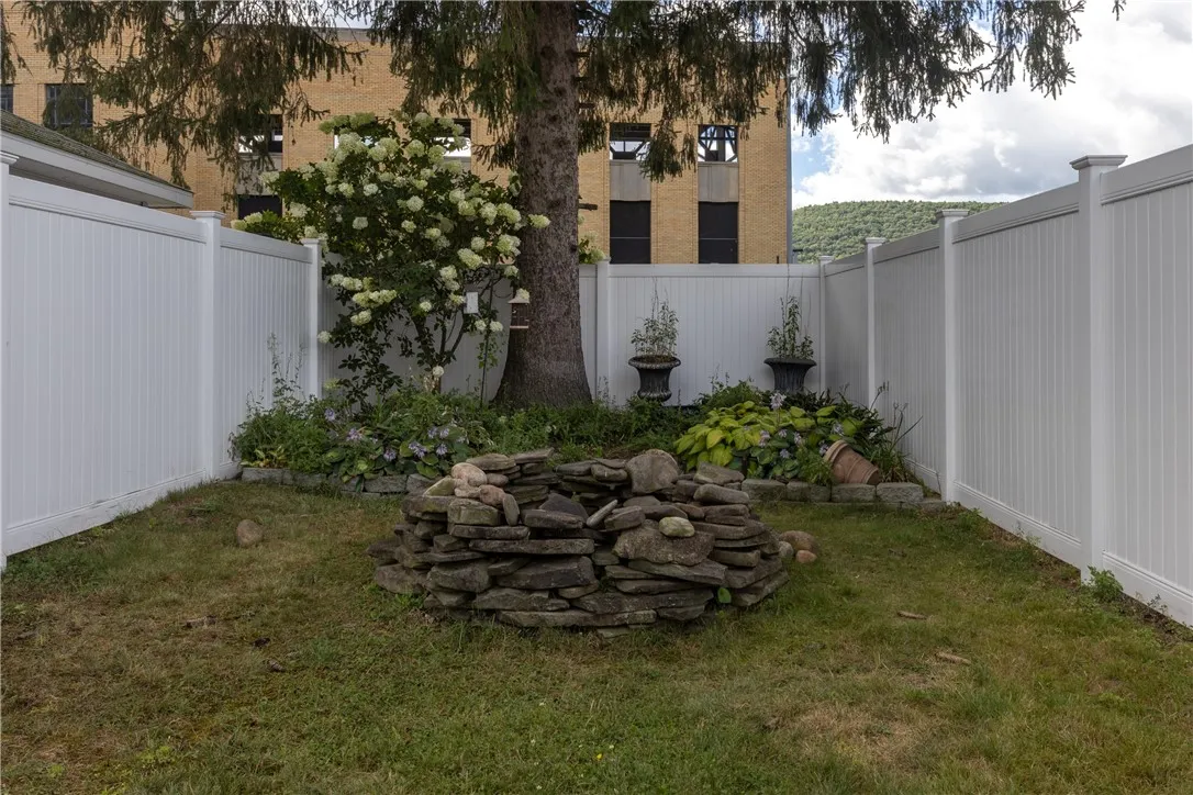 10 Corning Blvd, Corning City, New York 14830, Corning City, New York 14830, 4 Bedrooms Bedrooms, 8 Rooms Rooms,2 BathroomsBathrooms,Residential,For Sale,10 Corning Blvd, Corning City, New York 14830,0,R1631647