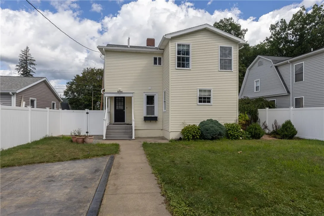 10 Corning Blvd, Corning City, New York 14830, Corning City, New York 14830, 4 Bedrooms Bedrooms, 8 Rooms Rooms,2 BathroomsBathrooms,Residential,For Sale,10 Corning Blvd, Corning City, New York 14830,0,R1631647