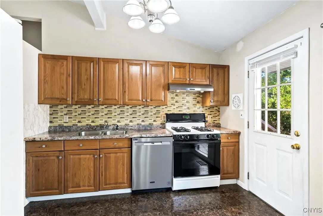 11 Damson Lane, Clay, New York 13090, Clay, New York 13090, 4 Bedrooms Bedrooms, 8 Rooms Rooms,2 BathroomsBathrooms,Residential,Closed,11 Damson Lane, Clay, New York 13090,0,S1633431