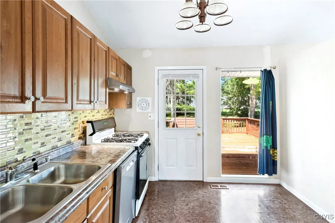 11 Damson Lane, Clay, New York 13090, Clay, New York 13090, 4 Bedrooms Bedrooms, 8 Rooms Rooms,2 BathroomsBathrooms,Residential,Closed,11 Damson Lane, Clay, New York 13090,0,S1633431