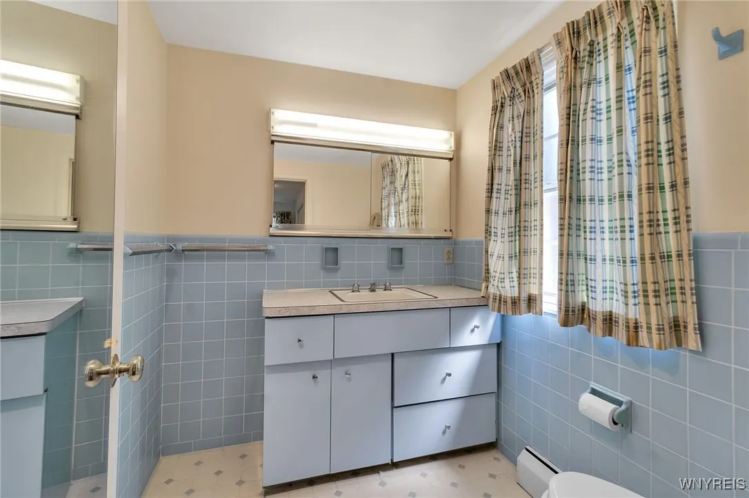137 Nottingham, Buffalo, New York 14216, Buffalo, New York 14216, 5 Bedrooms Bedrooms, 10 Rooms Rooms,4 BathroomsBathrooms,Residential,For Sale,137 Nottingham, Buffalo, New York 14216,B1633268