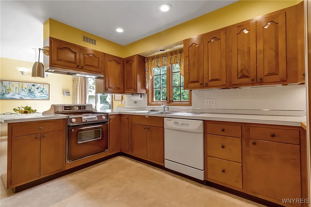 137 Nottingham, Buffalo, New York 14216, Buffalo, New York 14216, 5 Bedrooms Bedrooms, 10 Rooms Rooms,4 BathroomsBathrooms,Residential,For Sale,137 Nottingham, Buffalo, New York 14216,B1633268