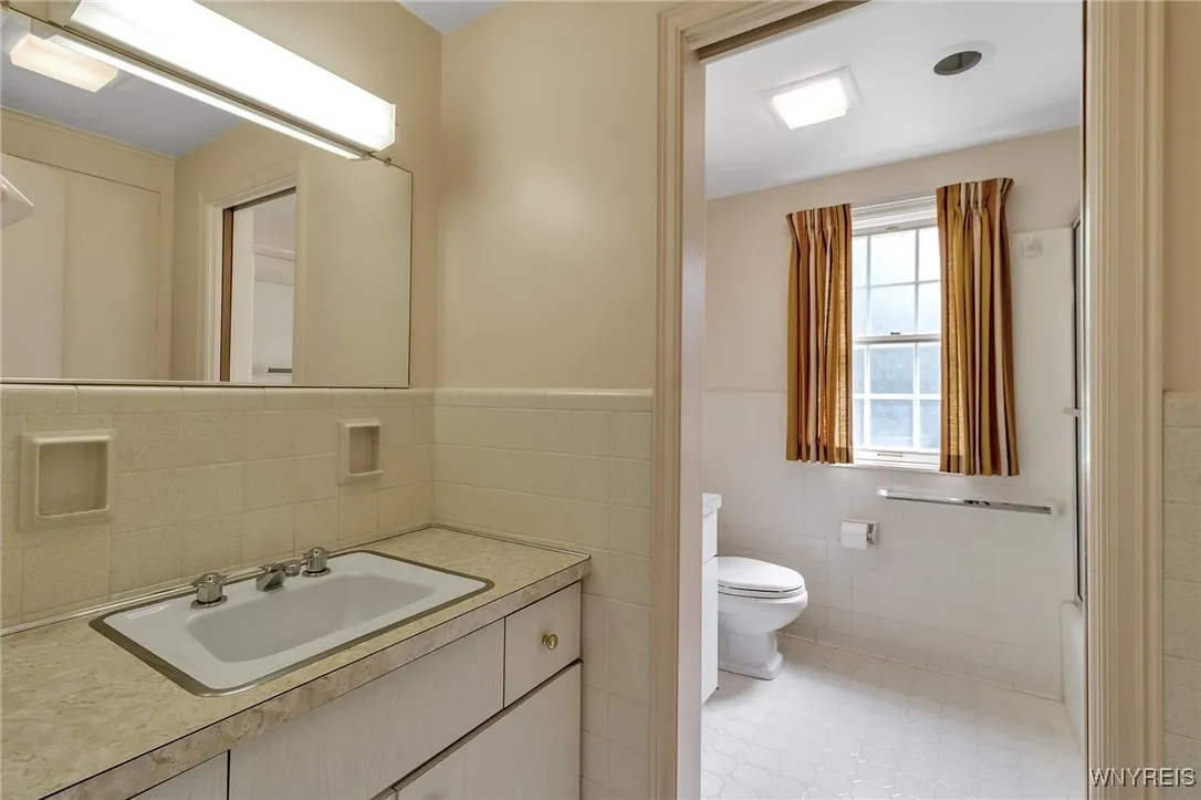 137 Nottingham, Buffalo, New York 14216, Buffalo, New York 14216, 5 Bedrooms Bedrooms, 10 Rooms Rooms,4 BathroomsBathrooms,Residential,For Sale,137 Nottingham, Buffalo, New York 14216,B1633268