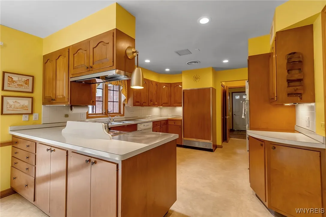 137 Nottingham, Buffalo, New York 14216, Buffalo, New York 14216, 5 Bedrooms Bedrooms, 10 Rooms Rooms,4 BathroomsBathrooms,Residential,For Sale,137 Nottingham, Buffalo, New York 14216,B1633268