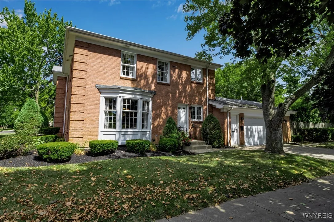 137 Nottingham, Buffalo, New York 14216, Buffalo, New York 14216, 5 Bedrooms Bedrooms, 10 Rooms Rooms,4 BathroomsBathrooms,Residential,For Sale,137 Nottingham, Buffalo, New York 14216,B1633268