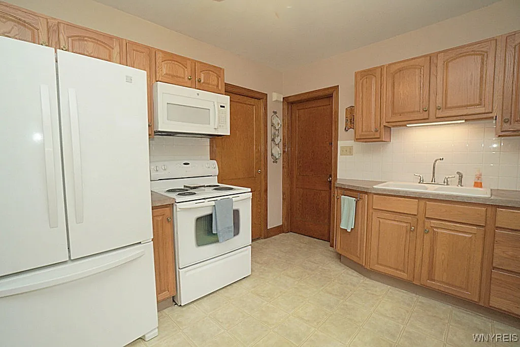 421 Stanley Street, North Tonawanda, New York 1412, North Tonawanda, New York 14120, 4 Bedrooms Bedrooms, 8 Rooms Rooms,1 BathroomBathrooms,Residential,For Sale,421 Stanley Street, North Tonawanda, New York 1412,0,B1633527