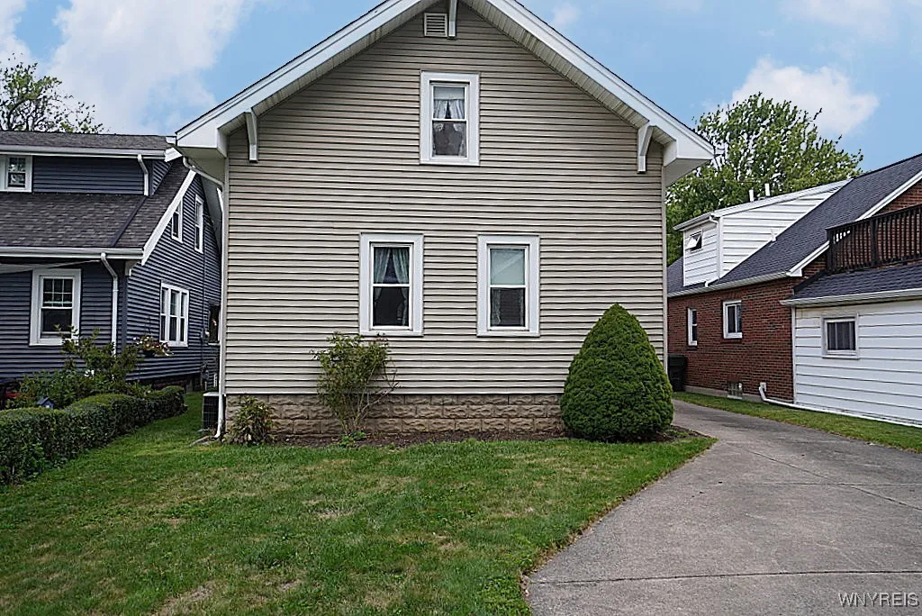 421 Stanley Street, North Tonawanda, New York 1412, North Tonawanda, New York 14120, 4 Bedrooms Bedrooms, 8 Rooms Rooms,1 BathroomBathrooms,Residential,For Sale,421 Stanley Street, North Tonawanda, New York 1412,0,B1633527