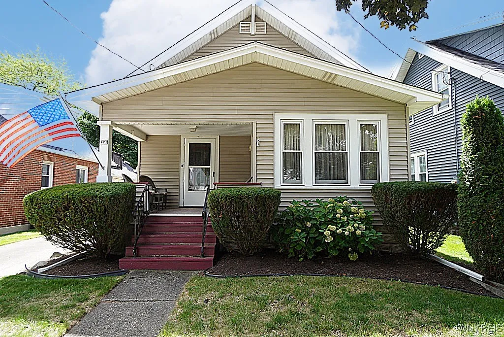 421 Stanley Street, North Tonawanda, New York 1412, North Tonawanda, New York 14120, 4 Bedrooms Bedrooms, 8 Rooms Rooms,1 BathroomBathrooms,Residential,For Sale,421 Stanley Street, North Tonawanda, New York 1412,0,B1633527