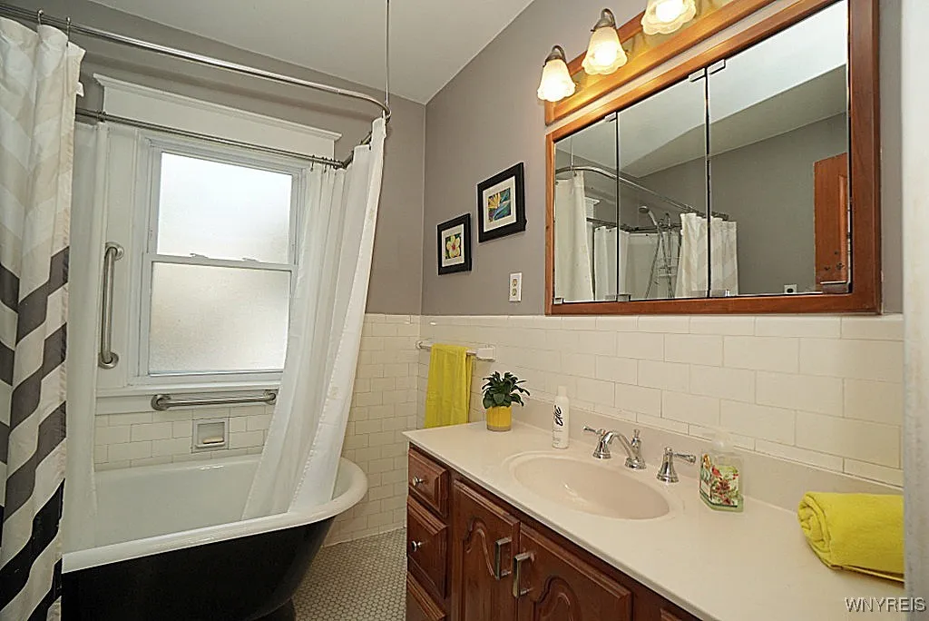 421 Stanley Street, North Tonawanda, New York 1412, North Tonawanda, New York 14120, 4 Bedrooms Bedrooms, 8 Rooms Rooms,1 BathroomBathrooms,Residential,For Sale,421 Stanley Street, North Tonawanda, New York 1412,0,B1633527