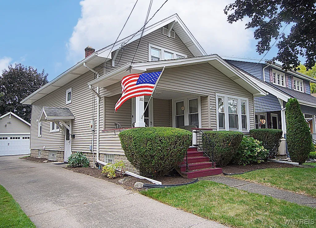 421 Stanley Street, North Tonawanda, New York 1412, North Tonawanda, New York 14120, 4 Bedrooms Bedrooms, 8 Rooms Rooms,1 BathroomBathrooms,Residential,For Sale,421 Stanley Street, North Tonawanda, New York 1412,0,B1633527