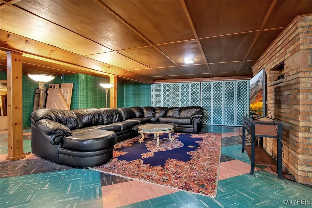 226 East Treehaven Road, Cheektowaga, New York 142, Cheektowaga, New York 14215, 3 Bedrooms Bedrooms, 8 Rooms Rooms,2 BathroomsBathrooms,Residential,For Sale,226 East Treehaven Road, Cheektowaga, New York 142,0,B1633604