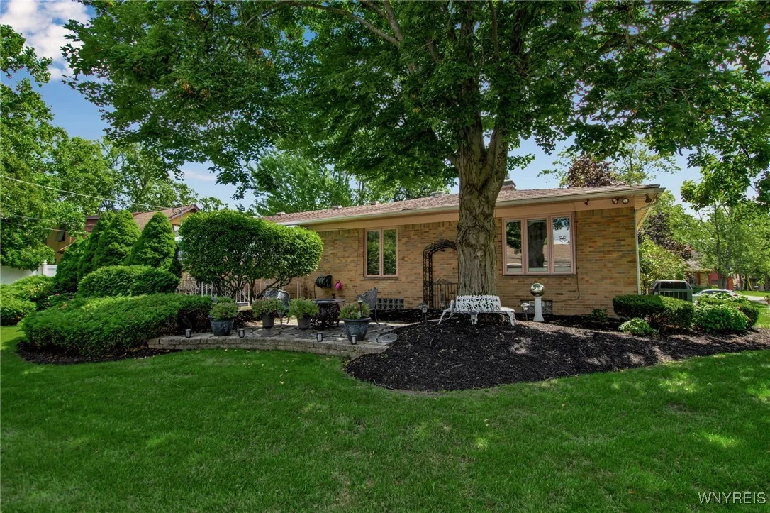 226 East Treehaven Road, Cheektowaga, New York 142, Cheektowaga, New York 14215, 3 Bedrooms Bedrooms, 8 Rooms Rooms,2 BathroomsBathrooms,Residential,For Sale,226 East Treehaven Road, Cheektowaga, New York 142,0,B1633604