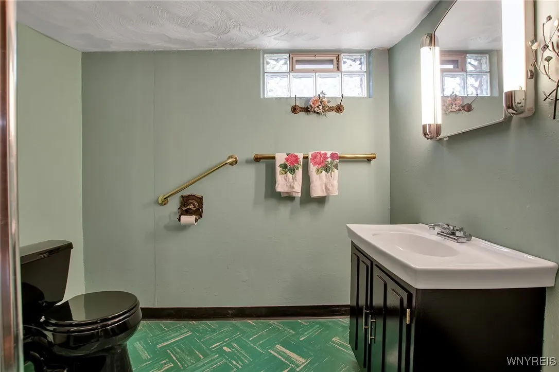 226 East Treehaven Road, Cheektowaga, New York 142, Cheektowaga, New York 14215, 3 Bedrooms Bedrooms, 8 Rooms Rooms,2 BathroomsBathrooms,Residential,For Sale,226 East Treehaven Road, Cheektowaga, New York 142,0,B1633604