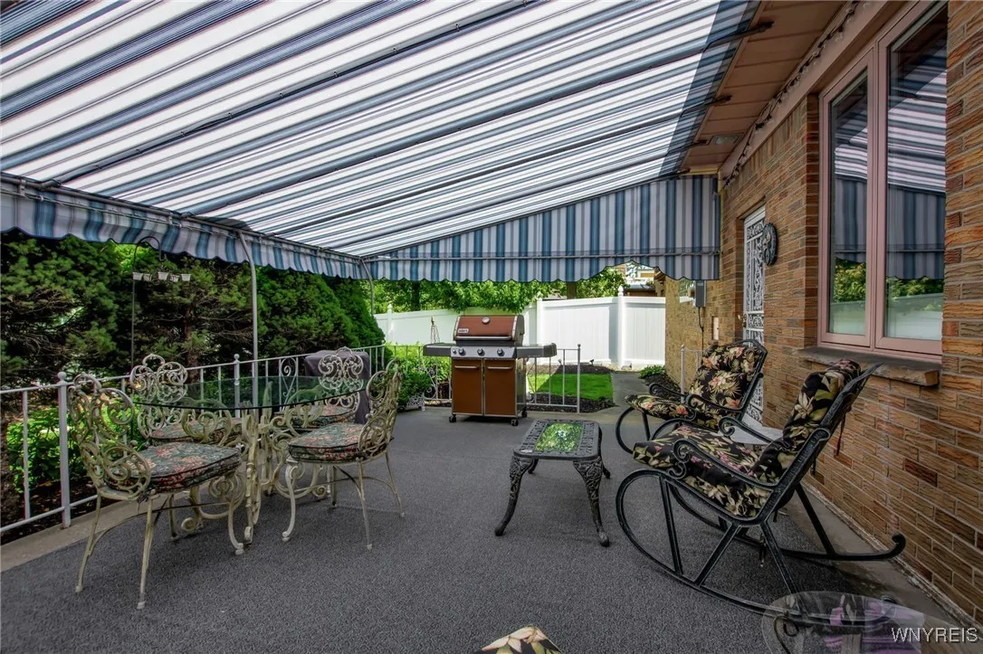 226 East Treehaven Road, Cheektowaga, New York 142, Cheektowaga, New York 14215, 3 Bedrooms Bedrooms, 8 Rooms Rooms,2 BathroomsBathrooms,Residential,Closed,226 East Treehaven Road, Cheektowaga, New York 142,0,B1633604