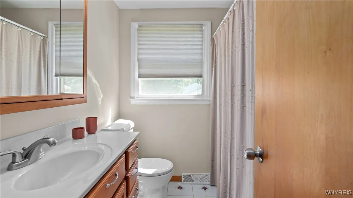 2nd Floor Full Bathroom