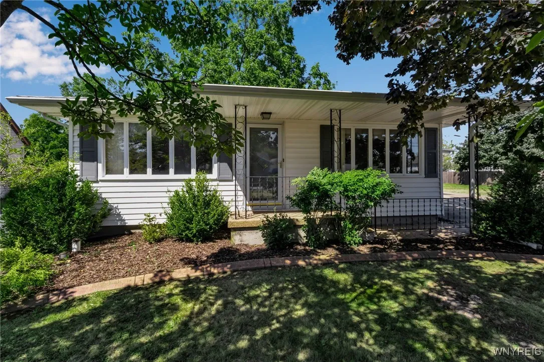 4244 Salem Drive, Hamburg, New York 14219, Hamburg, New York 14219, 3 Bedrooms Bedrooms, 6 Rooms Rooms,2 BathroomsBathrooms,Residential,For Sale,4244 Salem Drive, Hamburg, New York 14219,0,B1631605