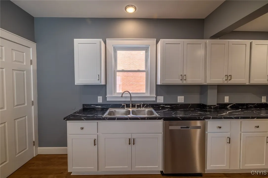 416 Elm Street, Syracuse, New York 13203, Syracuse, New York 13203, 4 Bedrooms Bedrooms, 7 Rooms Rooms,1 BathroomBathrooms,Residential,For Sale,416 Elm Street, Syracuse, New York 13203,0,S1633304