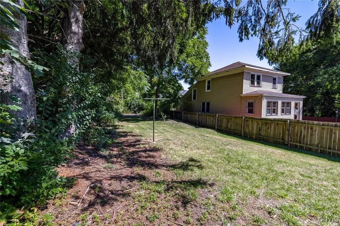 416 Elm Street, Syracuse, New York 13203, Syracuse, New York 13203, 4 Bedrooms Bedrooms, 7 Rooms Rooms,1 BathroomBathrooms,Residential,For Sale,416 Elm Street, Syracuse, New York 13203,0,S1633304