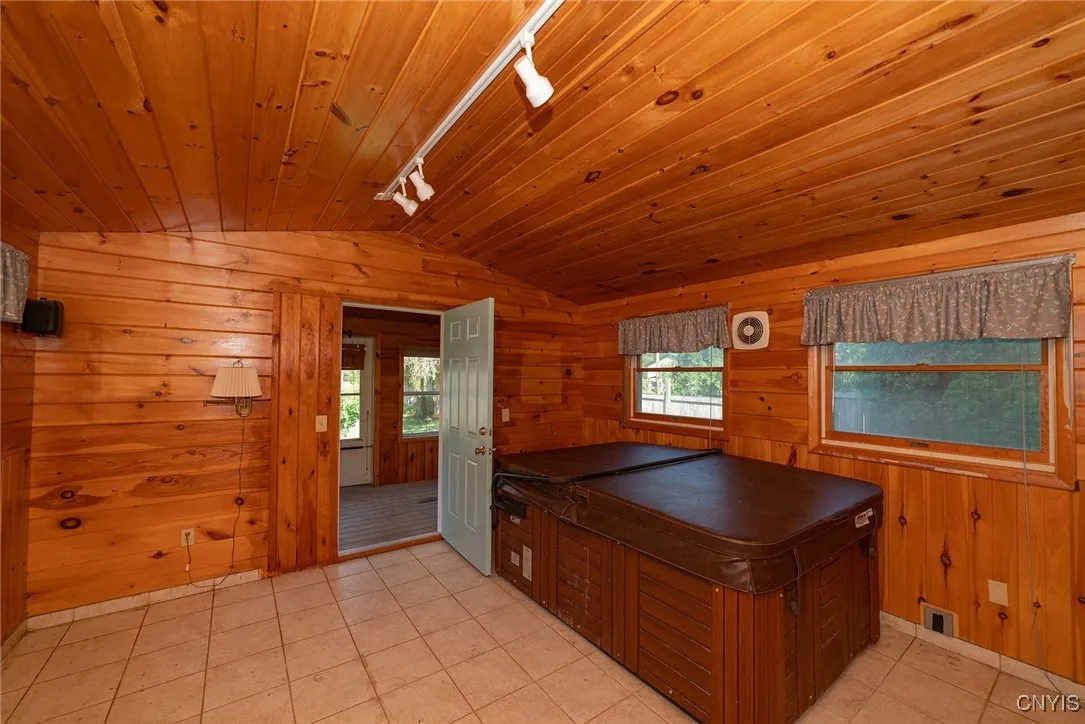 6325 North Kirkville Road, Manlius, New York 13082, Manlius, New York 13082, 4 Bedrooms Bedrooms, 8 Rooms Rooms,2 BathroomsBathrooms,Residential,Closed,6325 North Kirkville Road, Manlius, New York 13082,0,S1633318