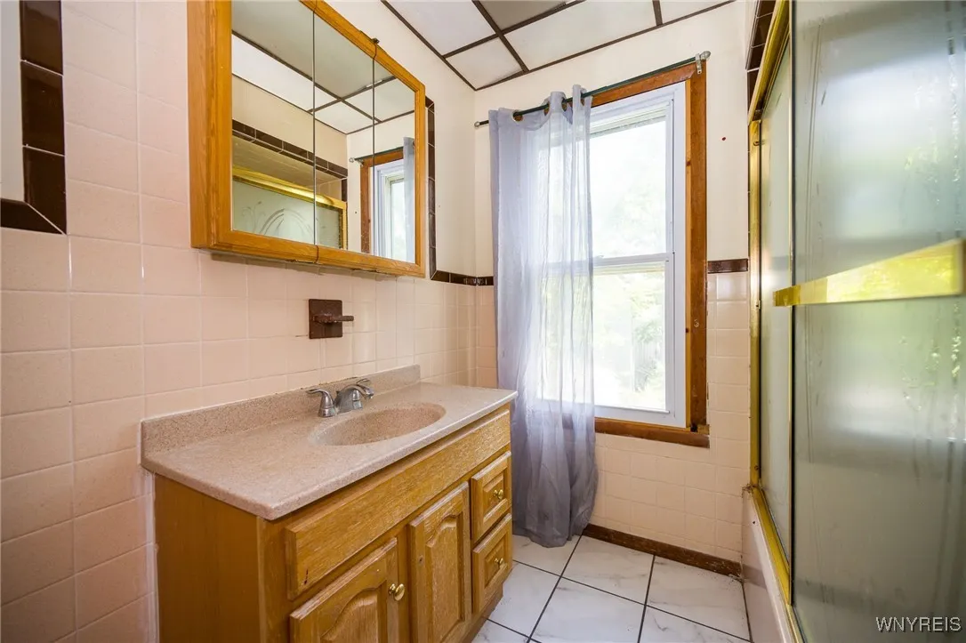 463 East Street, Buffalo, New York 14068, Buffalo, New York 14068, 4 Bedrooms Bedrooms, 7 Rooms Rooms,1 BathroomBathrooms,Residential,For Sale,463 East Street, Buffalo, New York 14068,0,B1633552