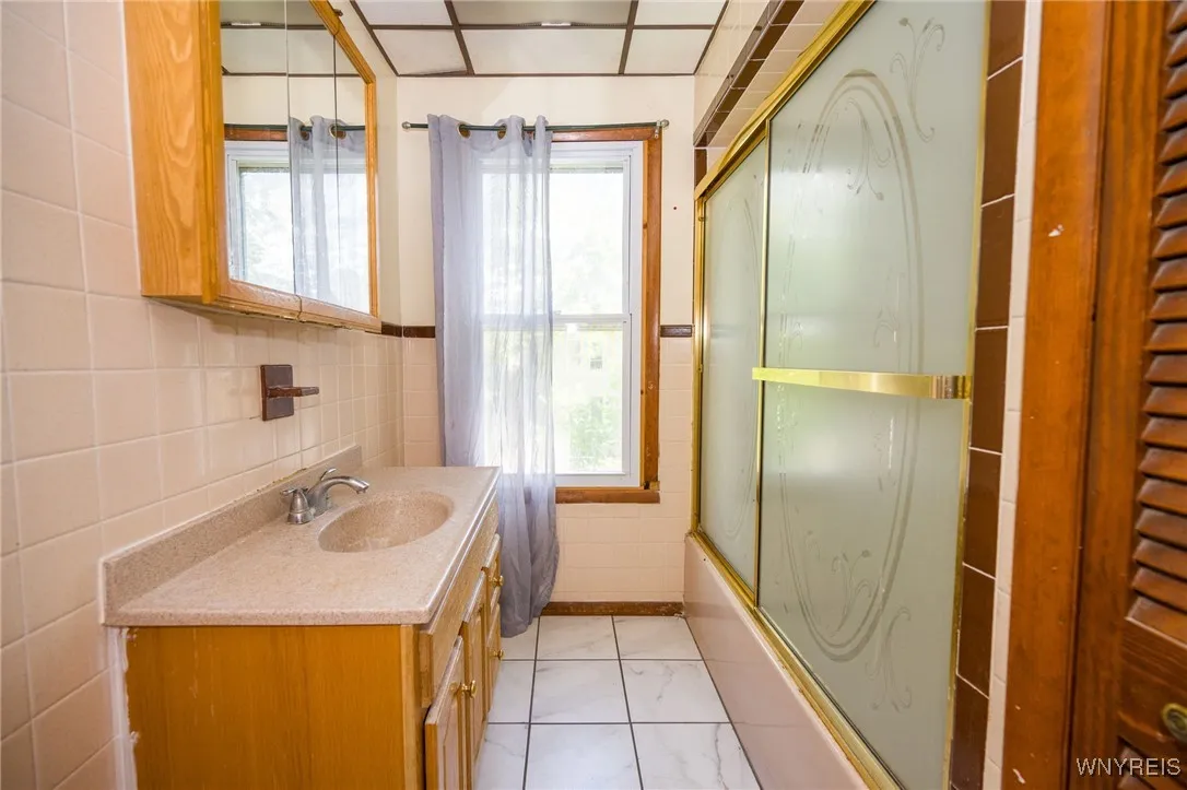 463 East Street, Buffalo, New York 14068, Buffalo, New York 14068, 4 Bedrooms Bedrooms, 7 Rooms Rooms,1 BathroomBathrooms,Residential,For Sale,463 East Street, Buffalo, New York 14068,0,B1633552