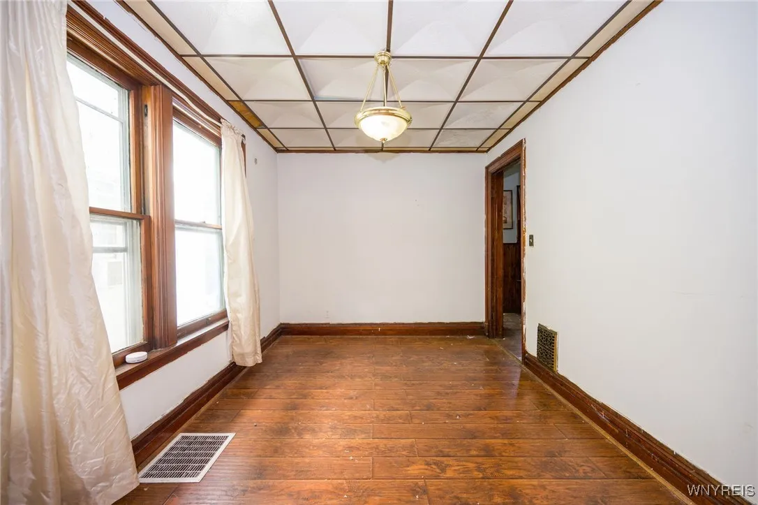 463 East Street, Buffalo, New York 14207, Buffalo, New York 14207, 4 Bedrooms Bedrooms, 7 Rooms Rooms,1 BathroomBathrooms,Residential,For Sale,463 East Street, Buffalo, New York 14207,0,B1633552